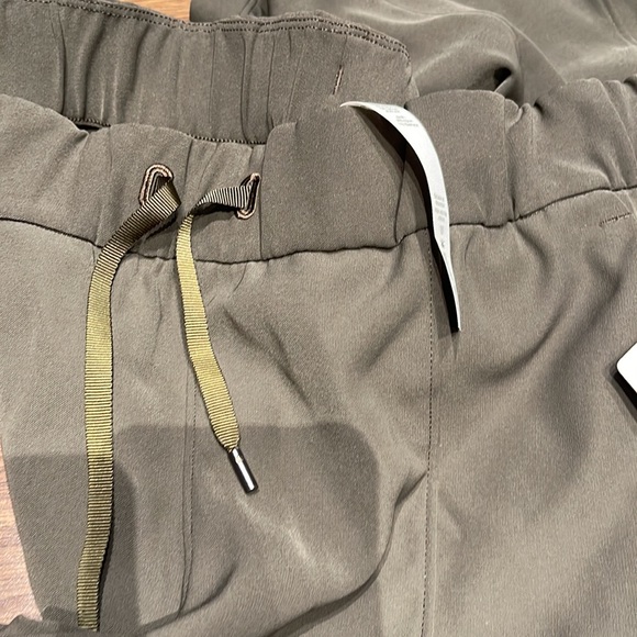 On the right track pant- Lululemon -10 - Picture 4 of 7
